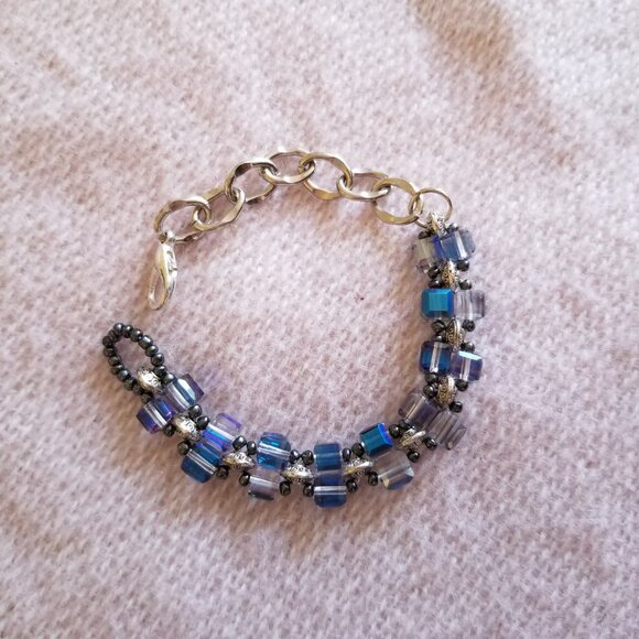 New handmade woven crystal bracelet with iridescent crystal cube beads - Picture 4 of 11